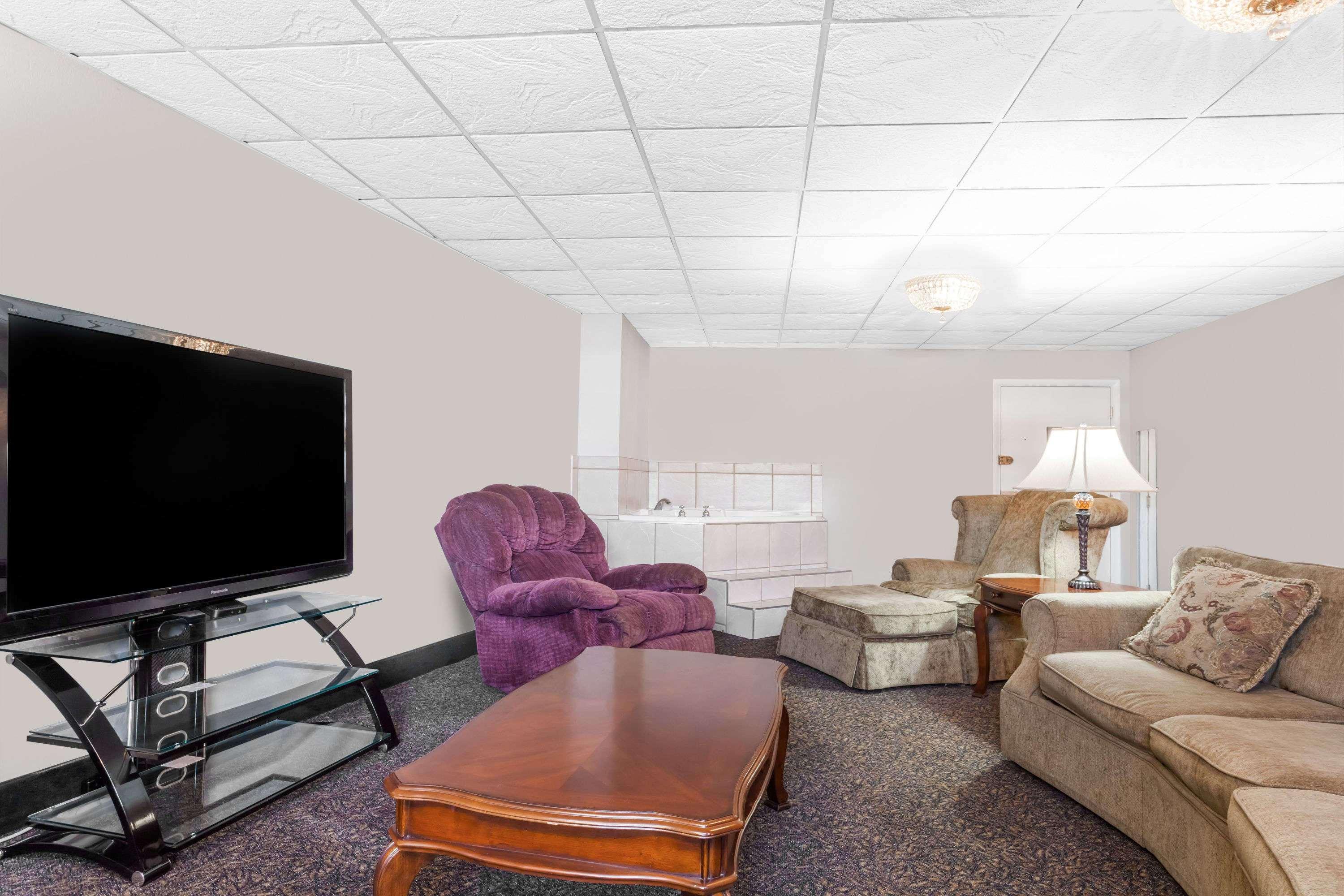 Ramada By Wyndham Henderson/Evansville Экстерьер фото