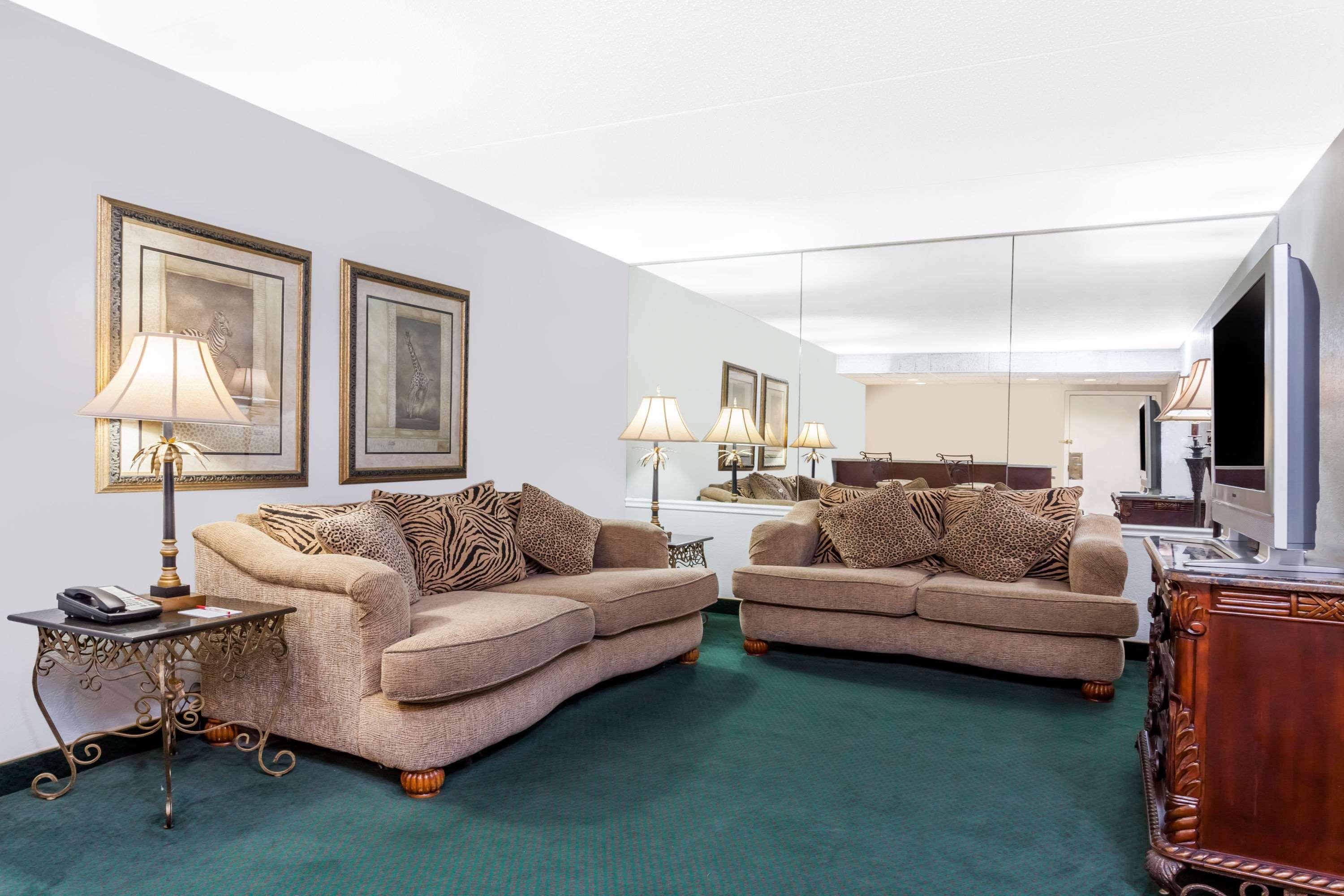 Ramada By Wyndham Henderson/Evansville Экстерьер фото